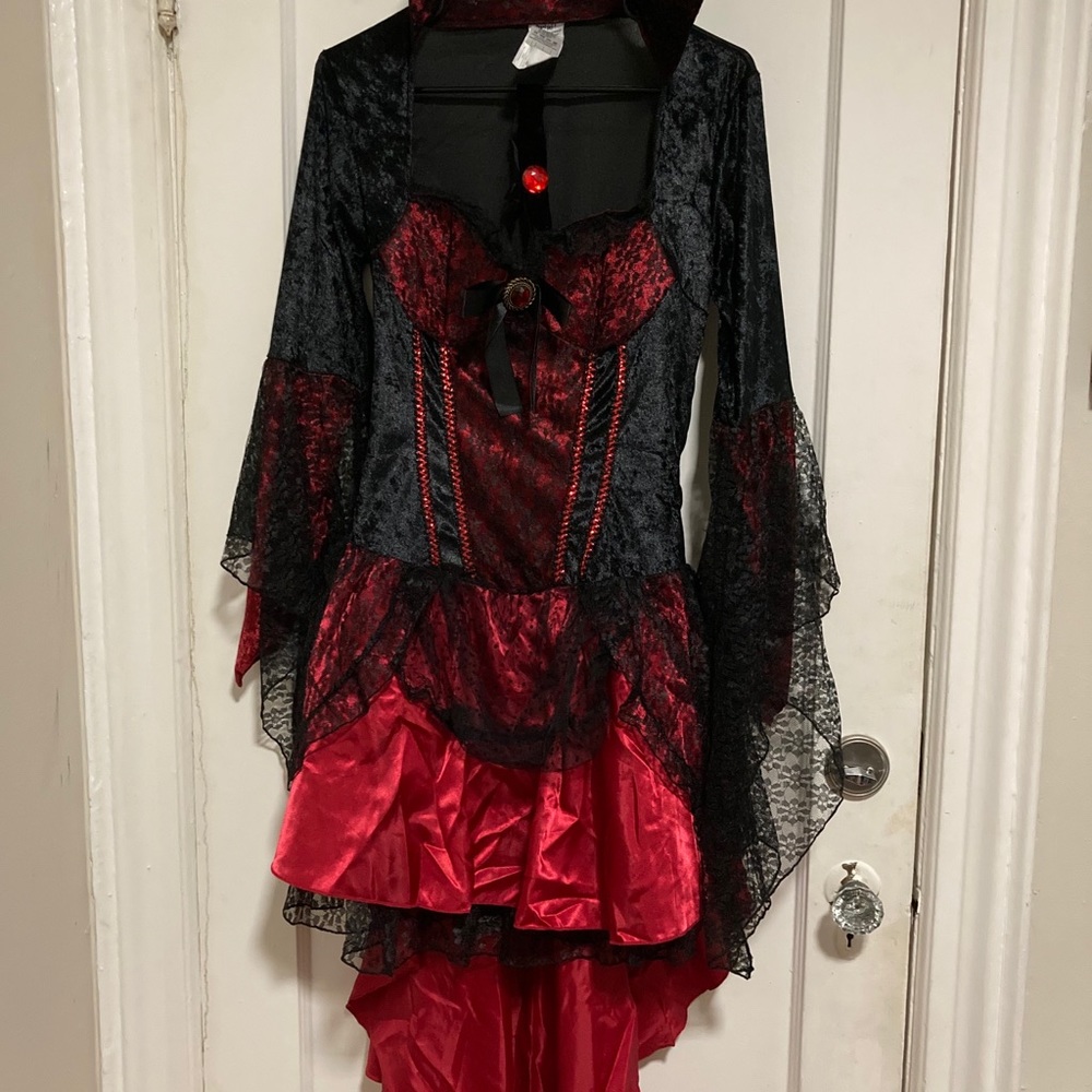 Hallowing vampire costume